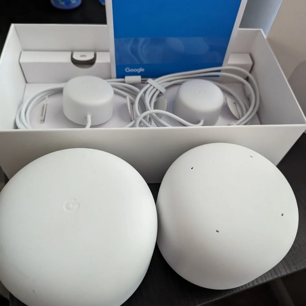 Google Nest WiFi router and point